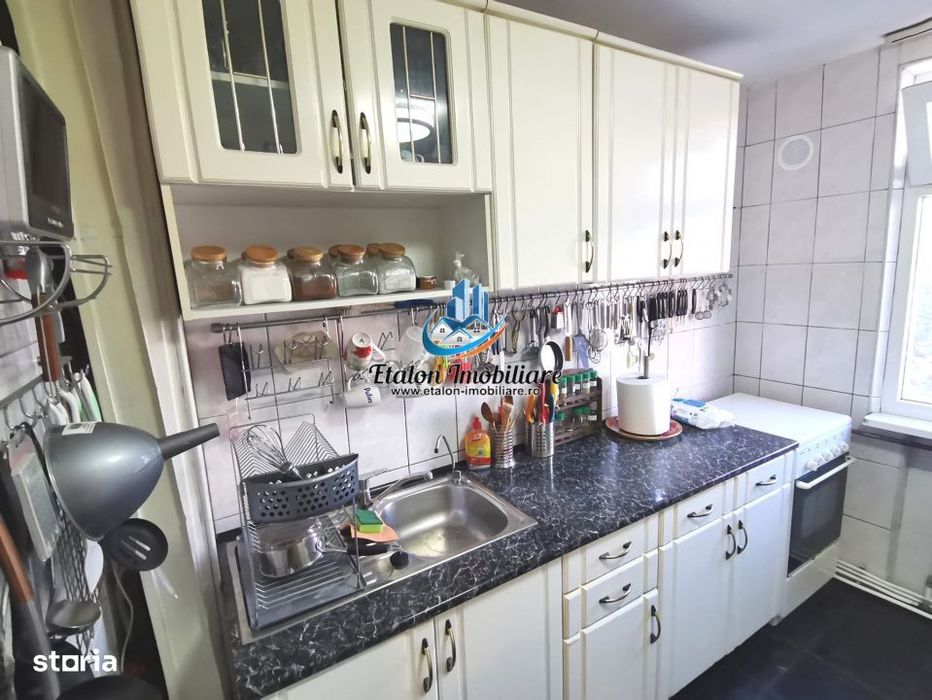 Apartament 3 camere / ETAJ 2 / BOXA / PARCARE / Calea Romanului