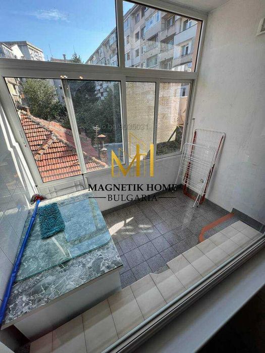 Колосален тристаен апартамент в ж.к. Лазур