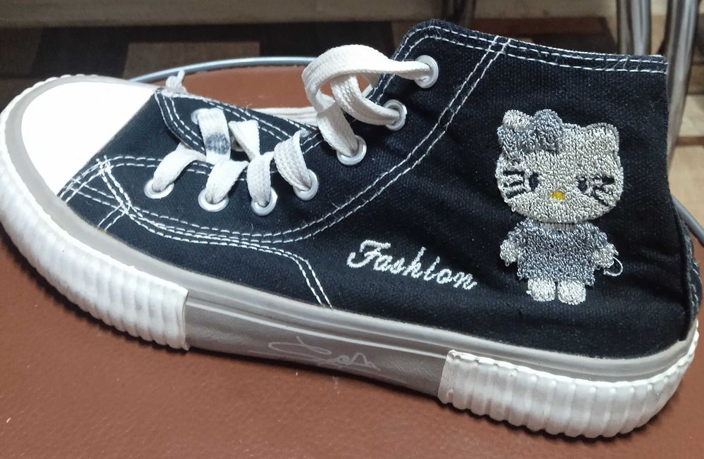 Продам детскую обувь