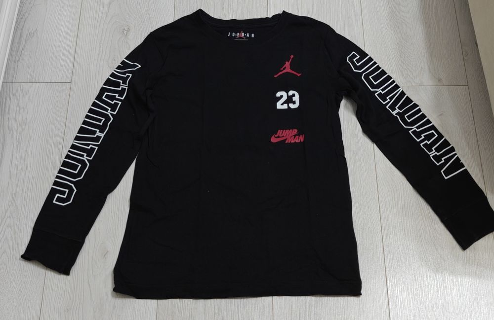 Bluză cu mâneci lungi, Jordan. Mărimea 10-12 ani