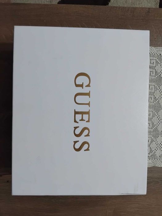 Нови дамски кожени маратонки GUESS 38 номер