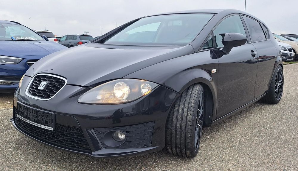 Seat Leon SEAT Leon 2.0 TDI FR   218CP manuală, sportivă și economică
