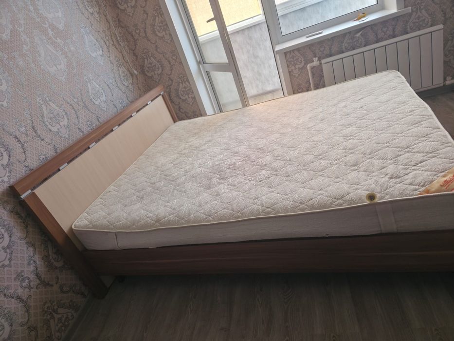 Кровать двуспалка с матрасом всего за 10к