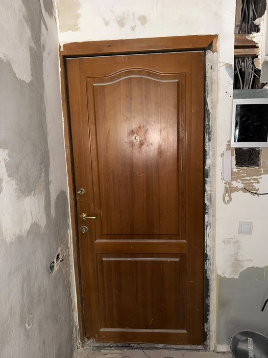 Продам входную дверь