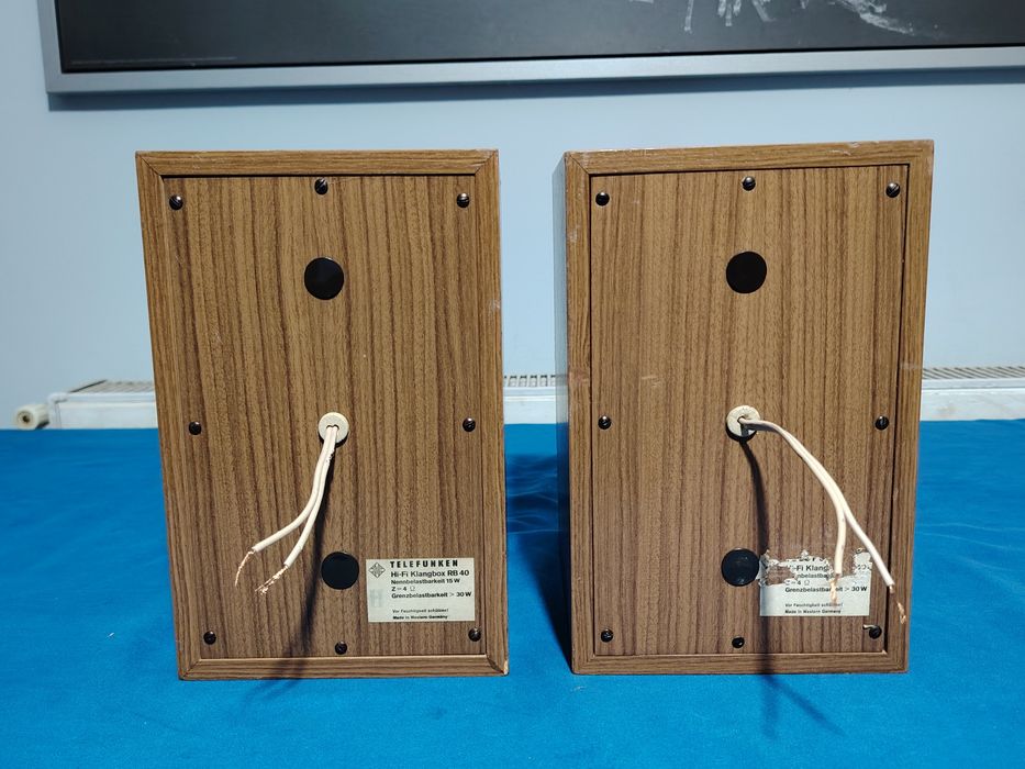 TELEFUNKEN Hi-Fi Klangbox RB 40, putere nominală 15W, capacitate maximă 30W, impedanta 4 Ohmi.