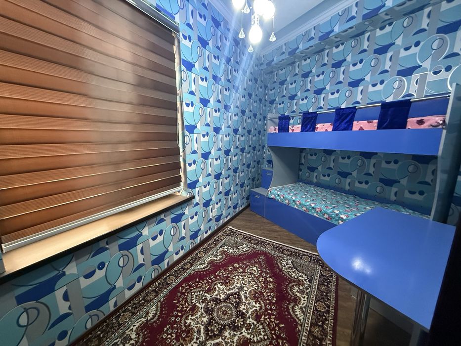 Продается 4х квартира заходи живи в Центре города ( на против УВД)