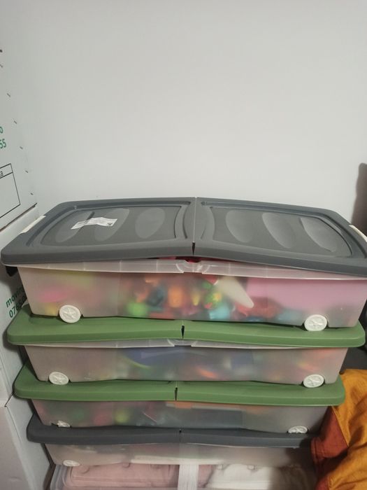 Cutie ladă plastic de depozitare pe roți
