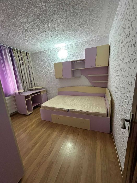 Închiriez apartament 2 camere decomandat, zonă centrală Vălenii de Munte
