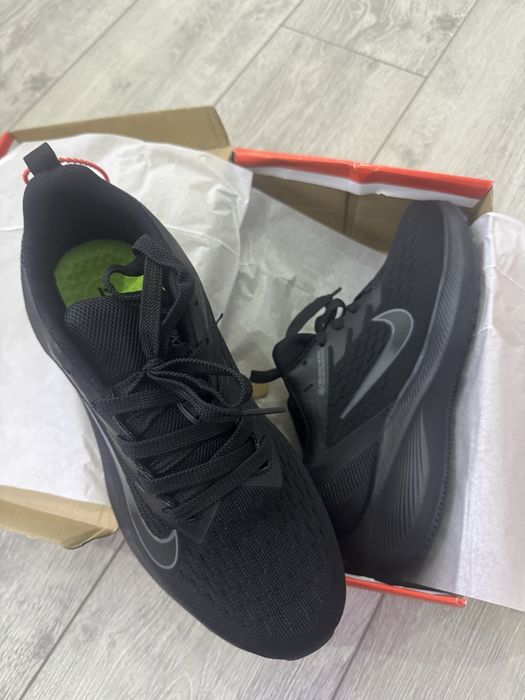 Кроссовки беговые