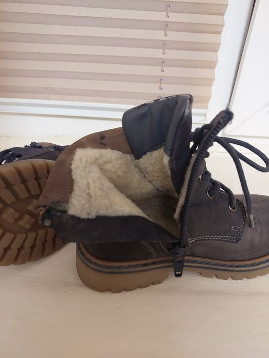 Ботиночки утепленные в отличном состоянии.