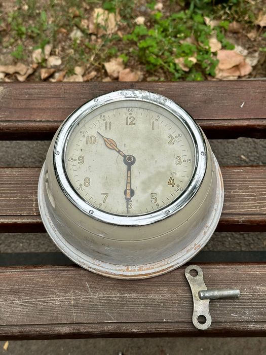 Часы корабельные