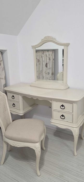 Set mobilier Willis & Gambier masă machiaj oglinda scaun