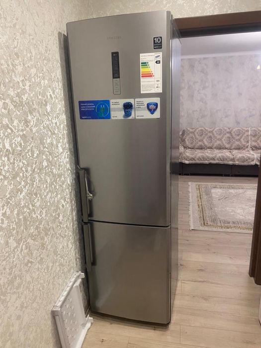 Холодильник Samsung
