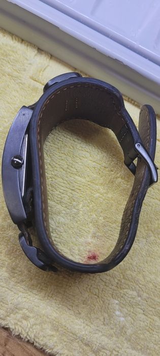 Продаётся  необичные часы GUESS кварц!