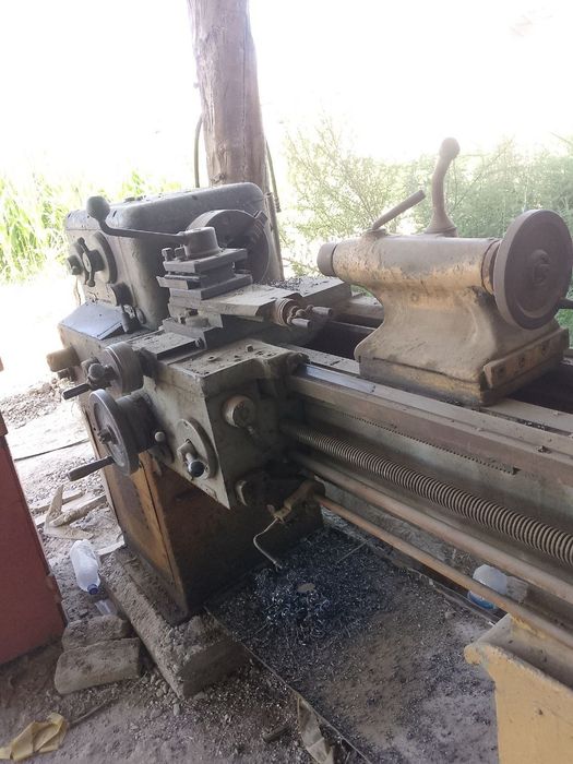 Токарный станок сотилади