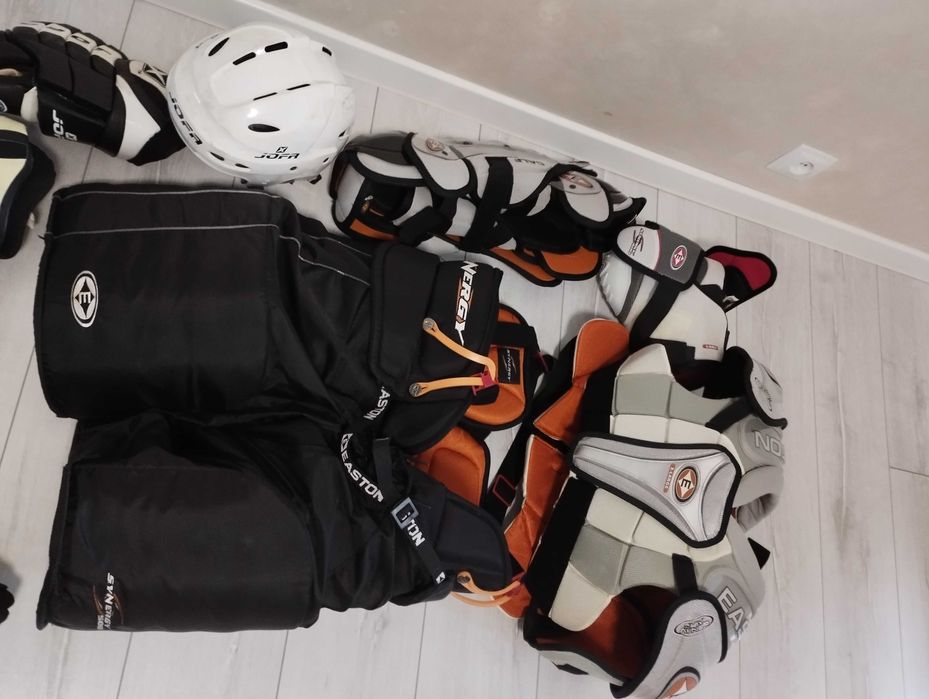 Профессиональная Хоккейная форма  коньки