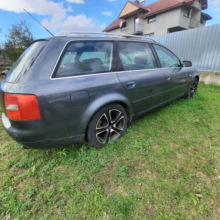 Audi A 6 cu volan pe partea dreaptă