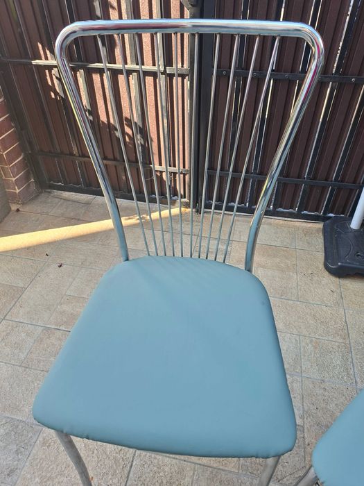 50 lei bucata × 4 scaune metalice de intetior sau exterior