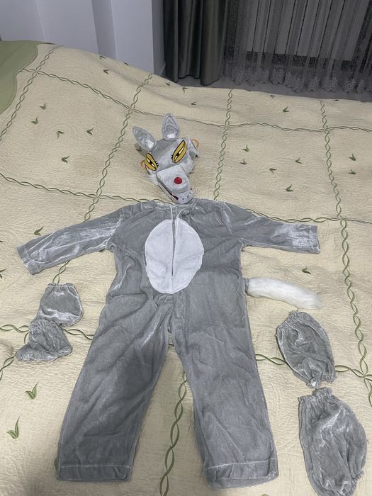 Продам детские костюмы на 4-5 лет