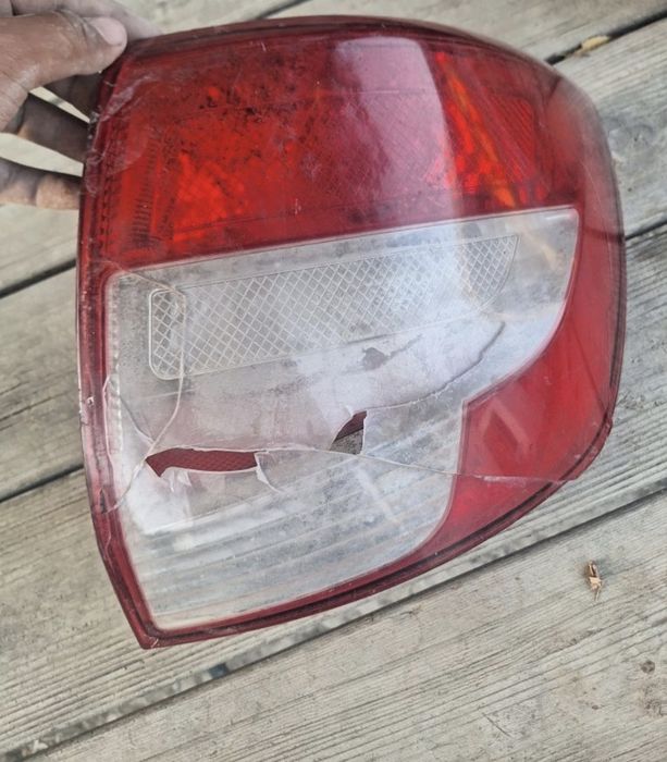 Гранта задний фара