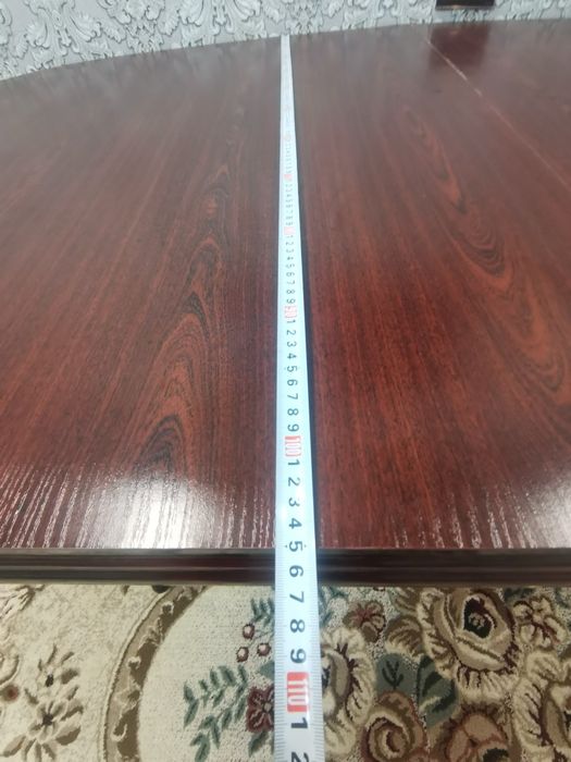 Стол для гостинный