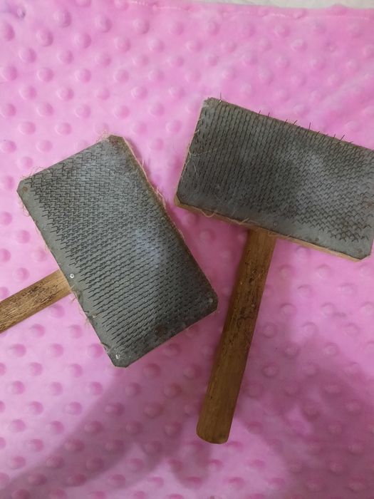 Чёски для обработки шерсти.