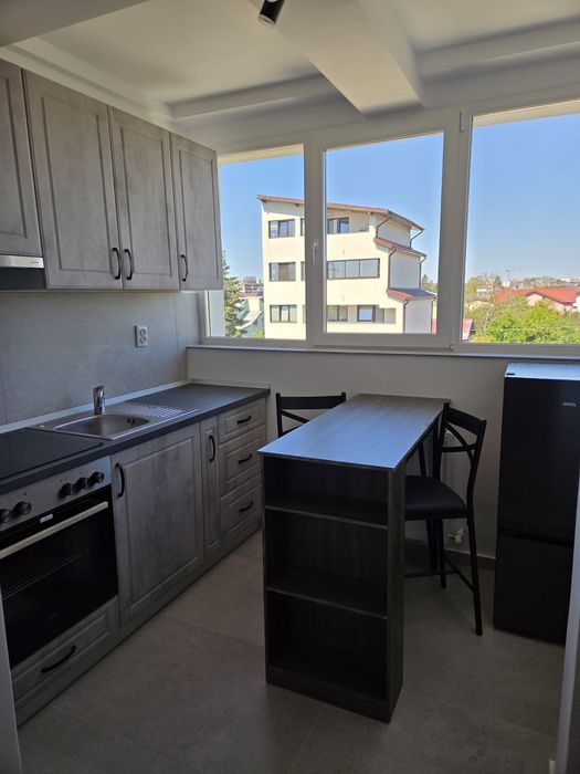 Garsonieră în bloc nou, prima închiriere, loc de parcare, 7 min de metrou Dimitrie Leonida
Complet mobilată și utilată, centrală proprie, aer c