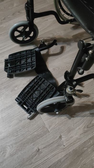 Продам инвалидную коляску