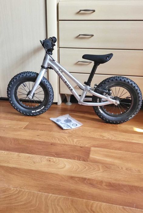 Продам беговел. Early Rider Big Foot 12 серебряный