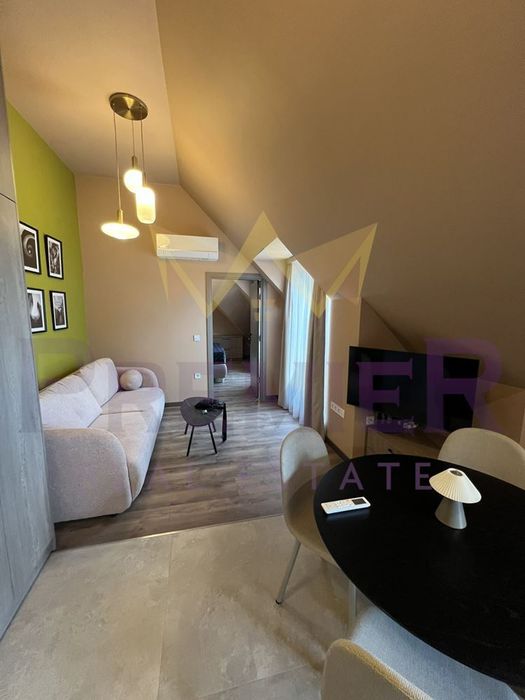 Дава се под наем Двустаен апартамент в Варна, Център - 70 кв.м за 1100 € - Снимка #2