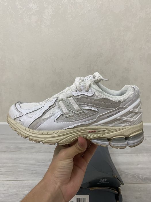 Кроссовки New Balance 1906DE