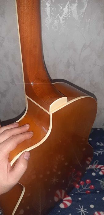 Продам гитару Adajio
