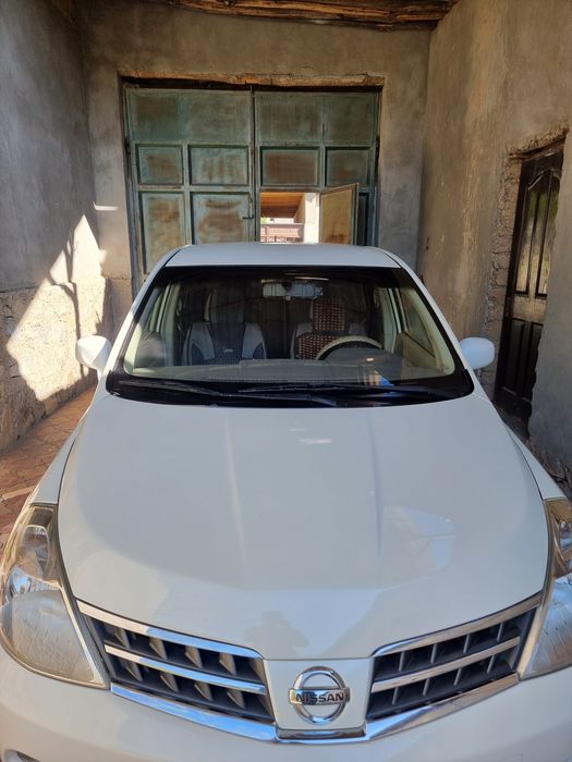 Nissan tiida sotiladi
