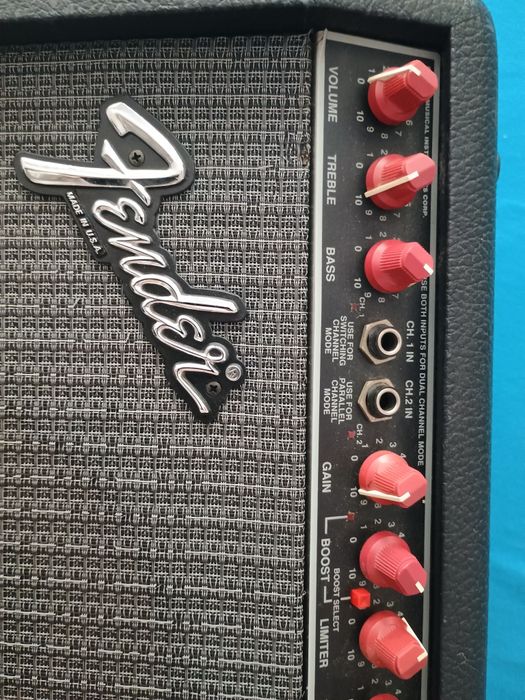 Amplificator chitara Fender Delux 85