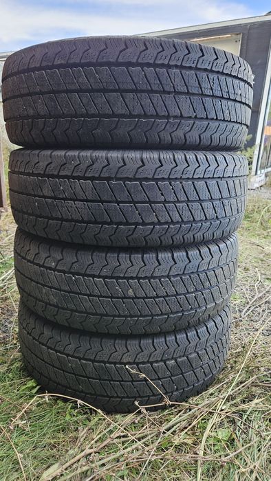 4бр гуми 215 65 16С барум