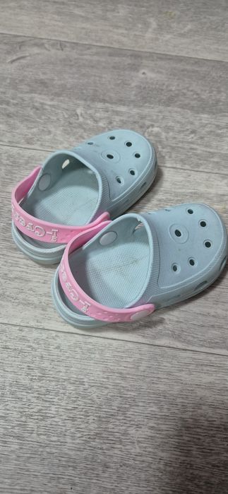 Детская обувь продается