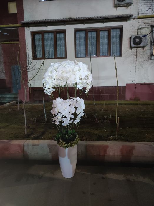 Искусственные цветы и деревья