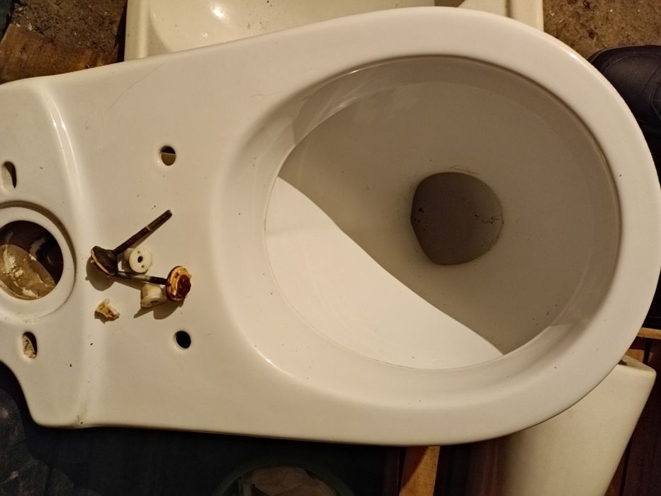 Продам б/у унитаз.