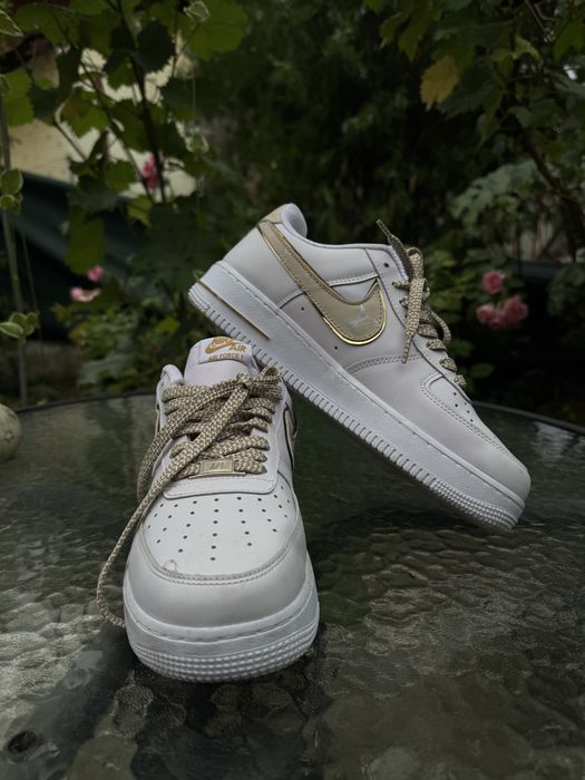 Nike Air Force 1 ’07 Essential – бяло/златно