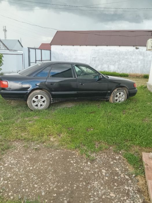 Машина   Audi 100