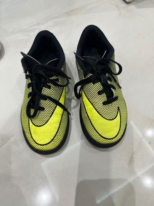 Детски футболни обувки nike adidas