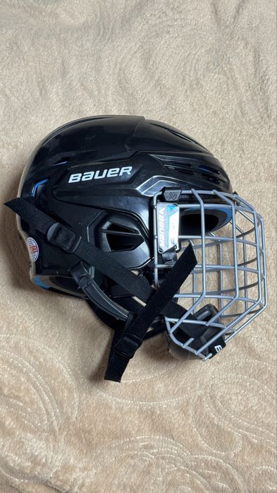 Продам хоккейный шлем детский