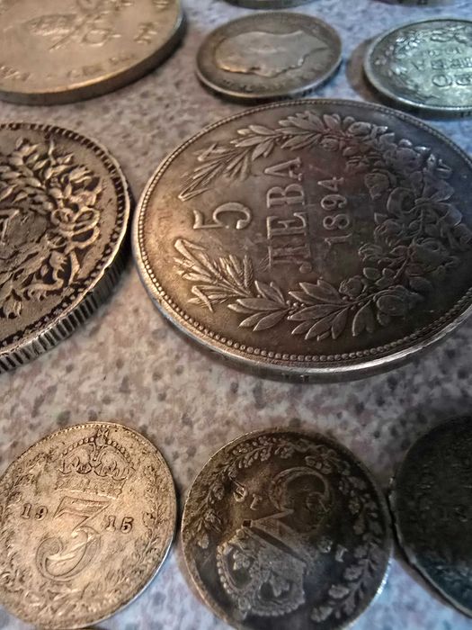 176 бр . / Продавам тази колекцйя от сребърни монети и много разни др.