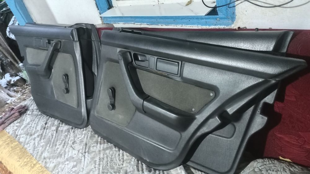 Две обшивки на БМВ Е34