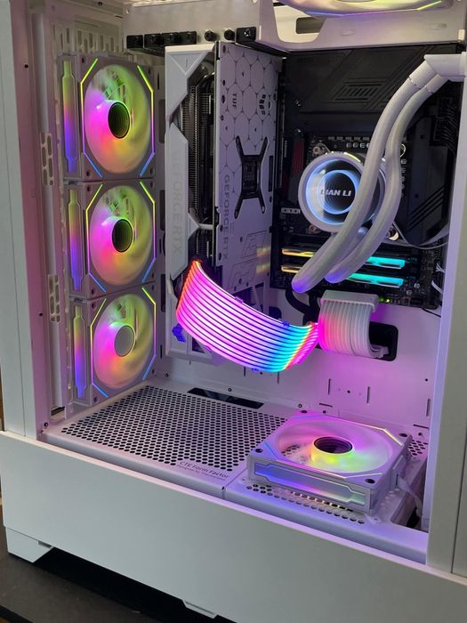 Vând sistem de răcire + ventilatoare Lian Li, alb  în stare foarte bun