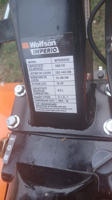 Vând motocultor foarte puțin folosit