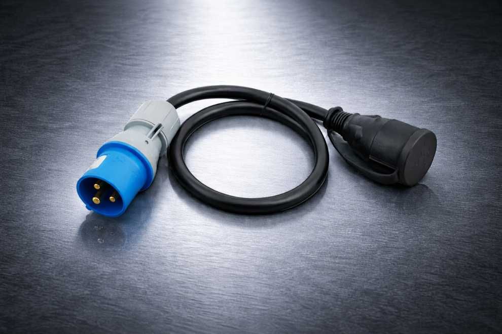 Комплект адаптер и удължител CEE/Schuko 230V за кемпер