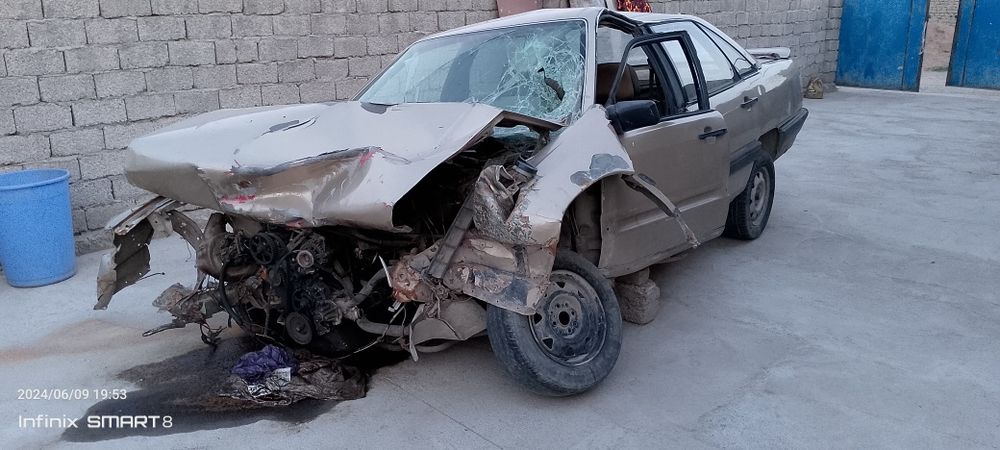 Audi 100 va 80 zapchastga Audi 100 ni gazi bor