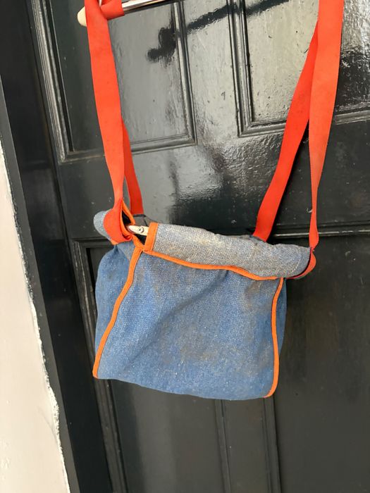 leagan bebelus  balansoar agatat in tocul usii vechi Germania de Vest