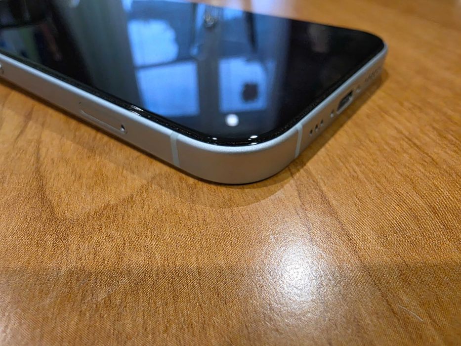 Продавам Iphone 15